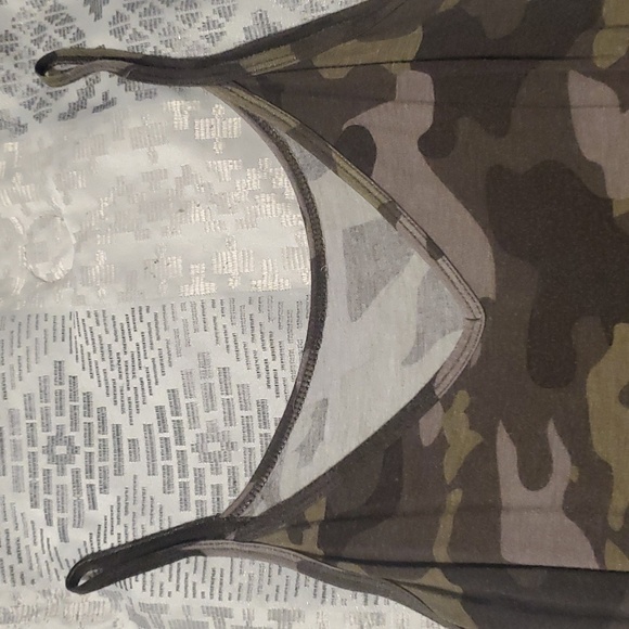 Spaghetti strap V neck tank - Picture 3 of 3